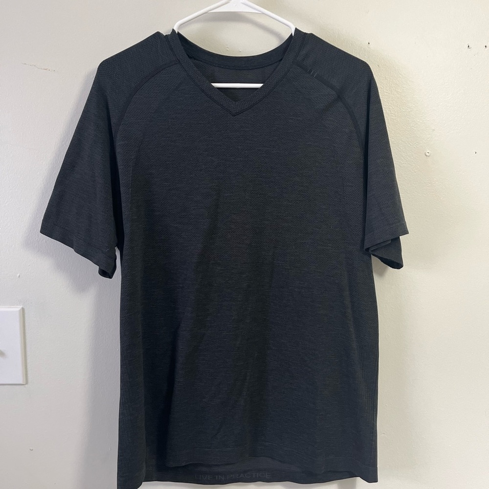 Lululemon metal vent tech V-neck large black shirt